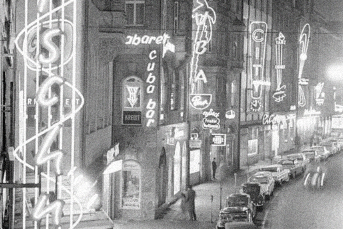 Neon-Reklame soweit das Auge reicht: Luitpoldstraße, vermutlich 1960er Jahre