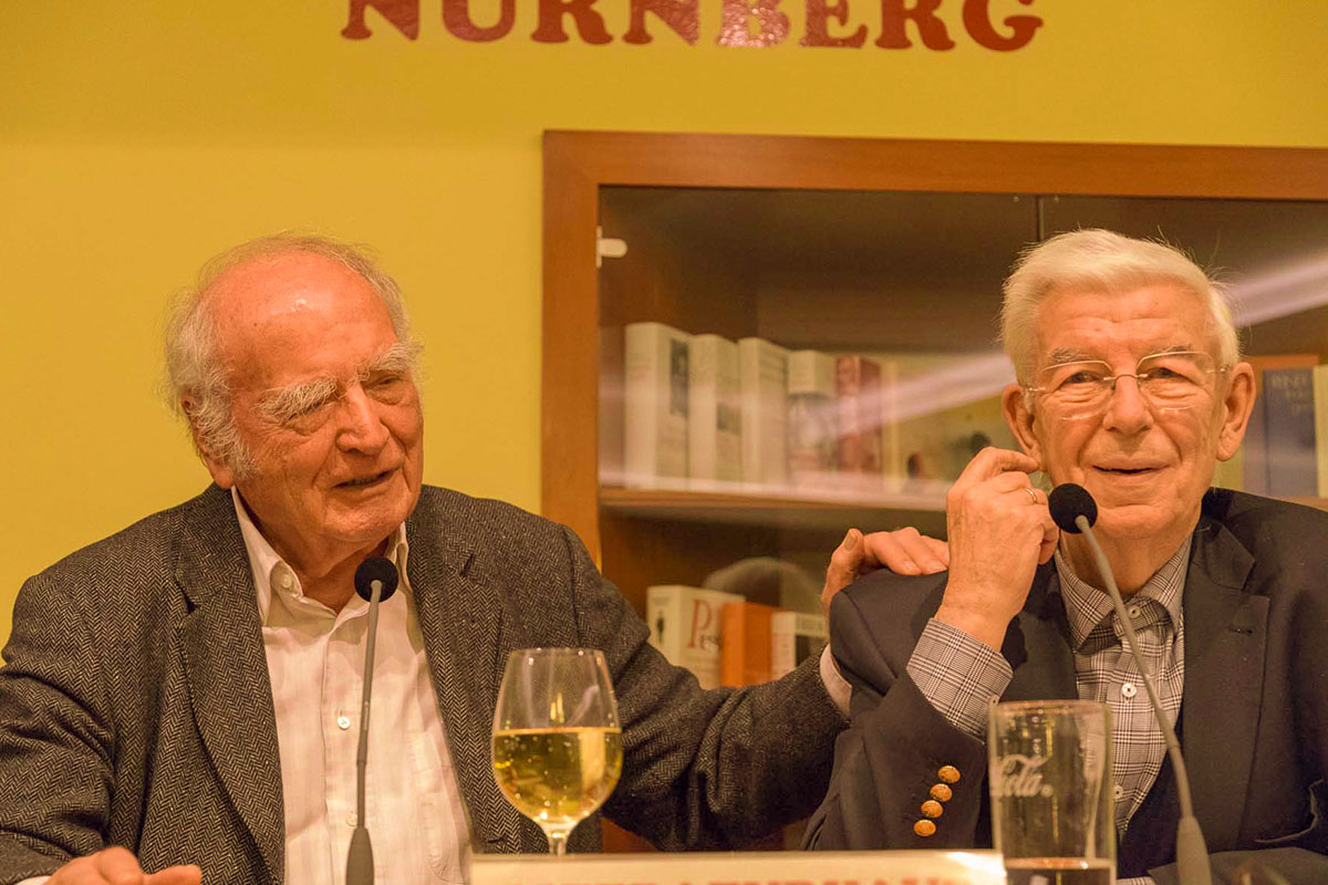 Zwei, die sich schätzen: Martin Walser und Doktor Manfred Boos während der Lesung zu „Statt etwas oder Der letzte Rank“ am 10. Januar 2017. © Joachim Hauser