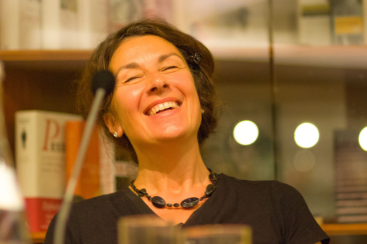 Zsuzsa Bánk lacht aus vollem Herzen - ansteckend! Literaturhaus am 10. Juli 2017. © Joachim Hauser